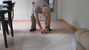 Anton cutting plastic sheeting